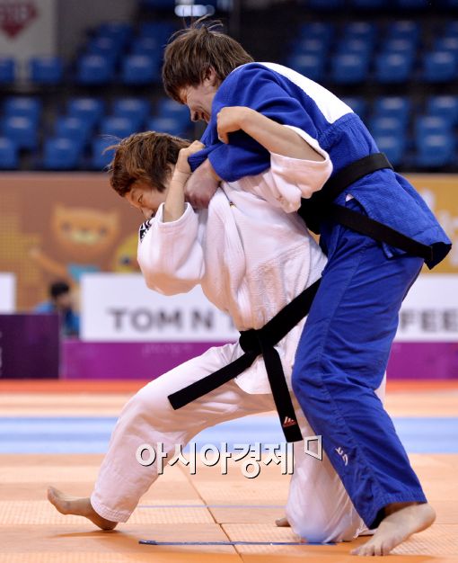 [포토]진송이, '업어치기 들어간다!'