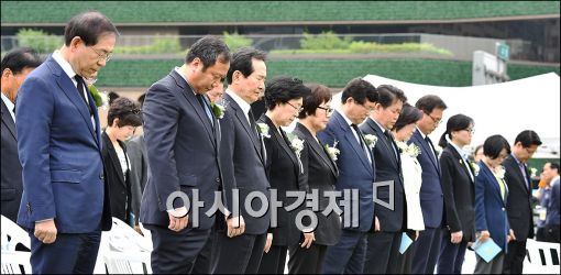 [포토]묵념하는 박원순 시장