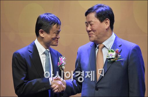 [포토]악수하는 최경환·마윈 알리바바 회장