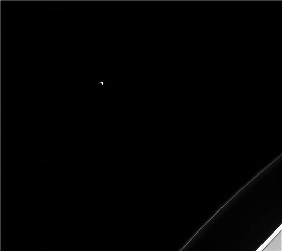 ▲토성 위성 야누스가 카시니탐사선에 포착됐다.[사진제공=NASA]