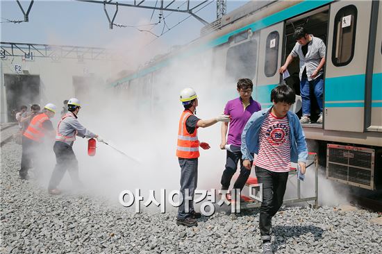 [포토]광주시 동구, 지하철 대형화재사고 실제훈련