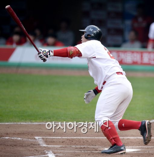 [포토]이재원, '선취 2타점 적시타'