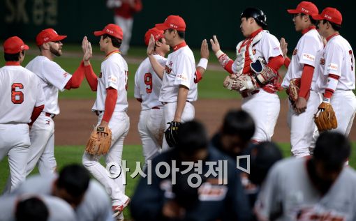 [포토]SK, 한화 상대로 7-5 승리