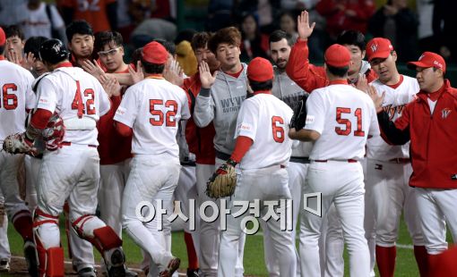 [포토]SK, 한화 상대로 7-5 승리