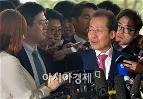 홍준표, 공무원 골프대회 추진 논란…"뻔뻔함 극치" 성토