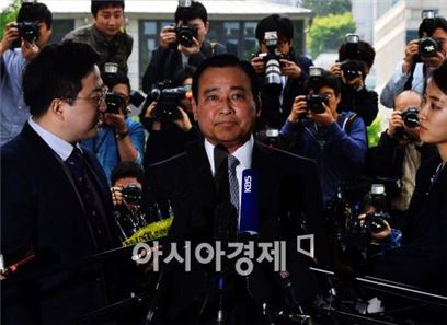 홍준표·이완구 측 변호사, 재판장 동기…"재판부 바꿔야" 지적