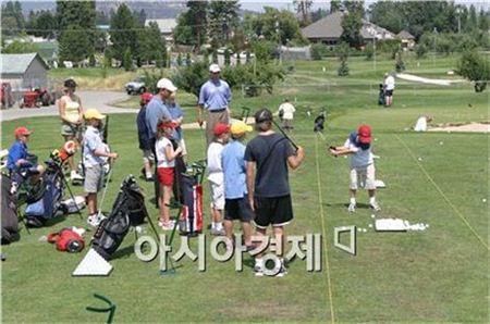 미국에서 골프연습장은 드라이빙 레인지와 프랙티스 티, 프랙티스 레인지 등으로 불린다.