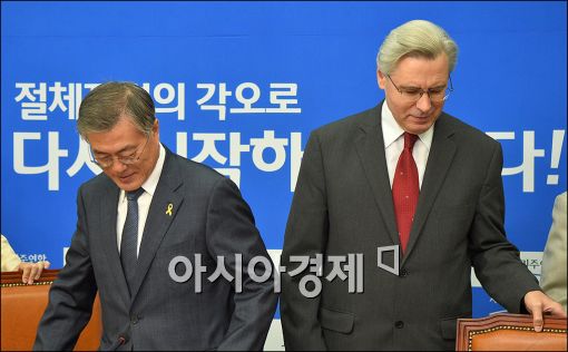 [포토]러시아 대사 만나는 문재인 대표