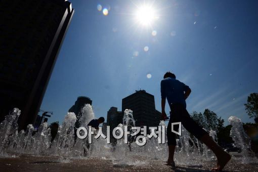 주말 날씨, 폭염주의보로 '불쾌지수'도 상승…찜통 더위 언제까지?