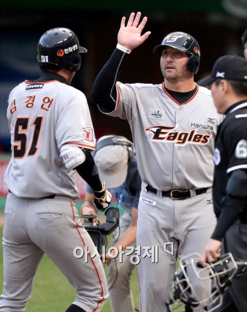 [포토]폭스, '김경언, 하이파이브 하고 가야지~'