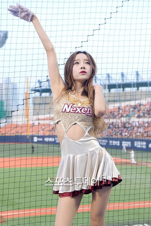 [포토] 넥센 치어리더, 인형 미모 '시선 강탈'