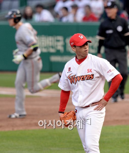 [포토]고효준, '도대체 뭐가 문제지?'