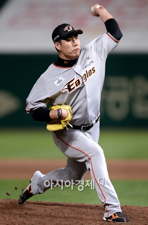 [포토]역투하는 한화 권혁