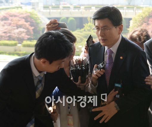 [포토]국무총리로 내정된 황교안 법무부 장관, '열심히 준비하겠습니다'