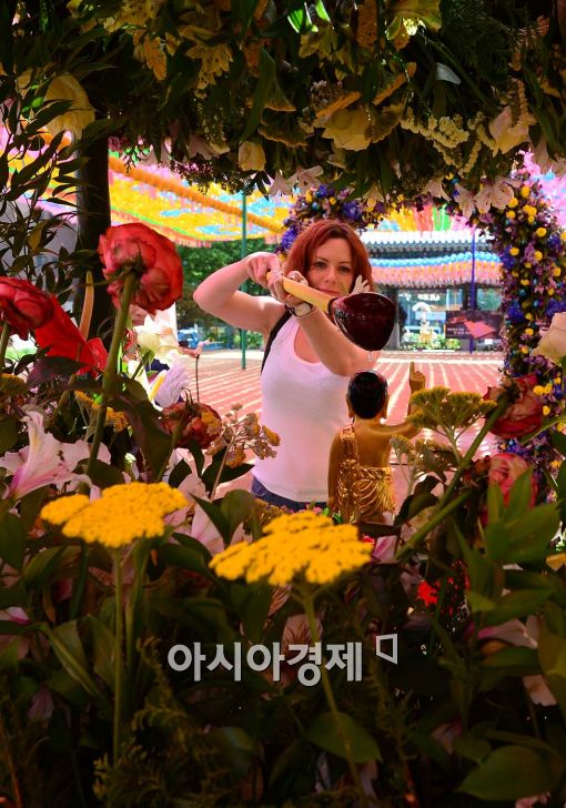 [포토]관불의식하는 외국인 관광객 