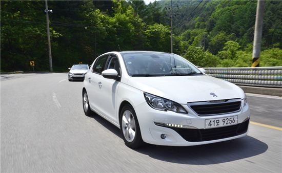 [시승기]연비 괴물 ‘푸조 308’이 쏟아내는 파워드라이빙