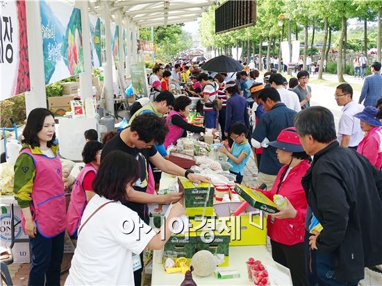 곡성군,장미공원에서 농특산물 직거래 판매장 운영