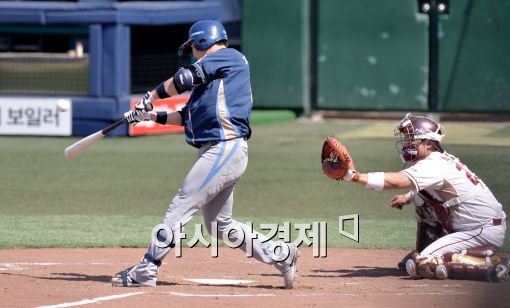 [포토]지석훈, '초구에 노린 공이 왔어'