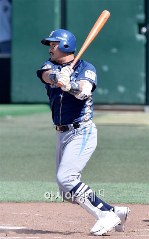 NC 이호준, 3년여 만에 KBO 리그 월간 MVP 선정