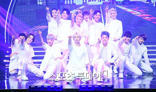 세븐틴, 롤모델로 '신화' 꼽아…"오랜 시간 함께하는 게 대단"