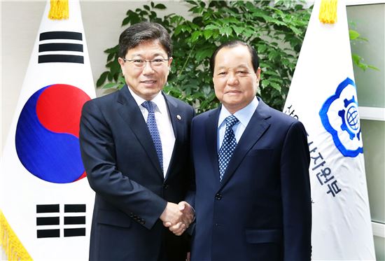 [포토]윤상직 장관, 호치민 당서기와 한·베 FTA 협력 논의