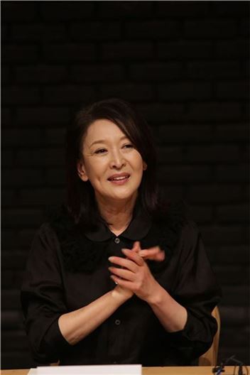 '연기 40년' 윤석화가 '연출 60년' 임영웅에 바치는 '먼 그대'