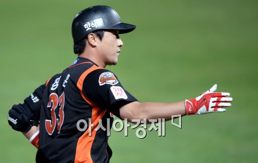 [포토]정훈, '시즌 4호포 신고합니다!'