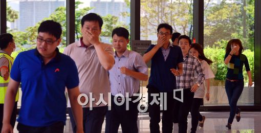 [포토]63빌딩 대태러 비상대피훈련