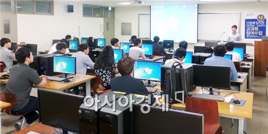 호남대 ICT특성화사업단은  ‘마이크로프로세서’교과목 참여수업을 실시했다.