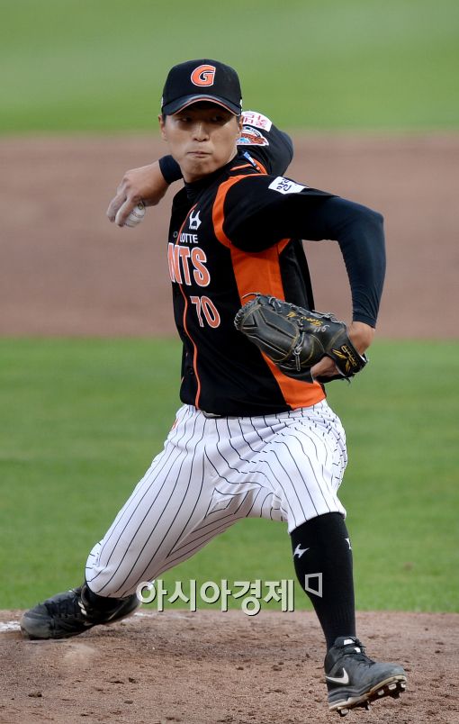[포토]역투하는 롯데 선발 구승민