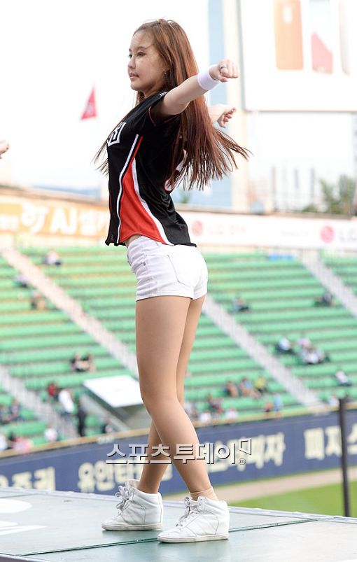 [포토] KT 치어리더, 봉긋 솟은 힙라인