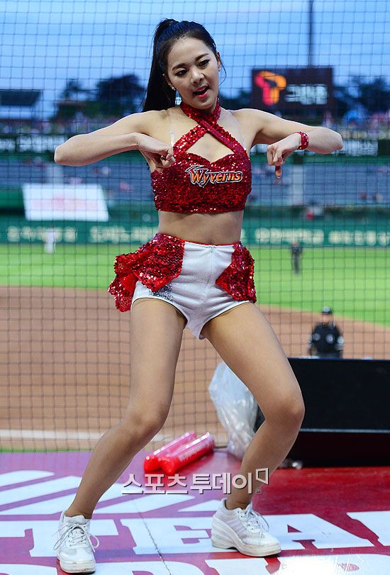 [포토] SK 치어리더, 짧아도 너무 짧은 팬츠