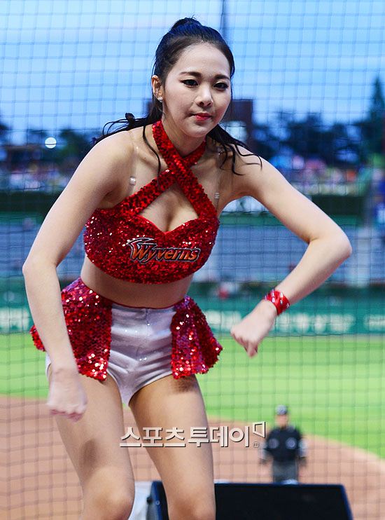 [포토] SK 치어리더, 넘칠 듯 한 볼륨감