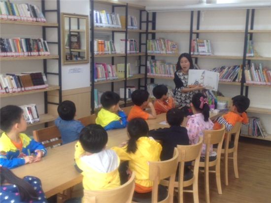 광희동주민센터에서 열리는 어린이 독서교실 인기