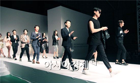 올해로 34회째를 맞은 호남대학교 의상디자인학과(학과장 김지연)의 졸업작품 패션쇼가 27일  문화체육관에서 성대하게 막을 내렸다.   
