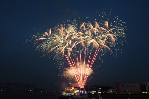 경인 지역 새 명소로 자리잡은 '경인 아라뱃길', 관광객 유입 위한 숙박시설 조성
