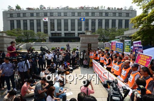[포토]전교조 '다 끝난 것 아니다' 