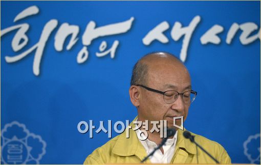 [포토]메르스 확산, 눈 감은 문형표 장관