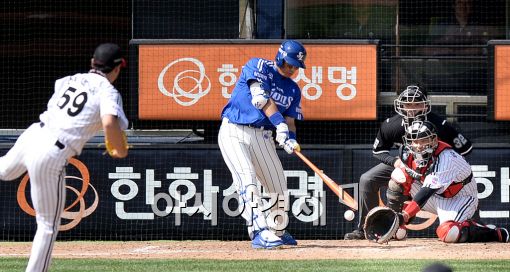 [포토]이승엽, '낮은 변화구에 속았네'