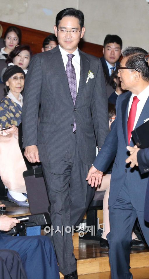 [포토]삼성재단 이사장 임명 후 첫 행사 참석하는 이재용 