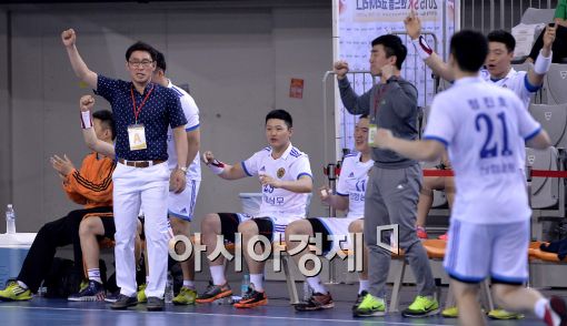 [포토]조영신 감독, '챔프전이 보인다'