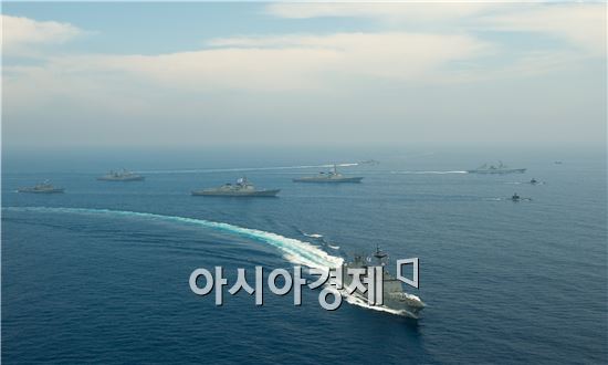 해군 대규모 대잠훈련… “북 SLBM탐지 이상무”