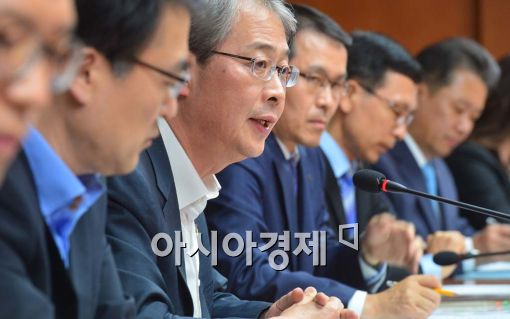 [포토]금융지주 임원들 만난 임종룡 위원장 