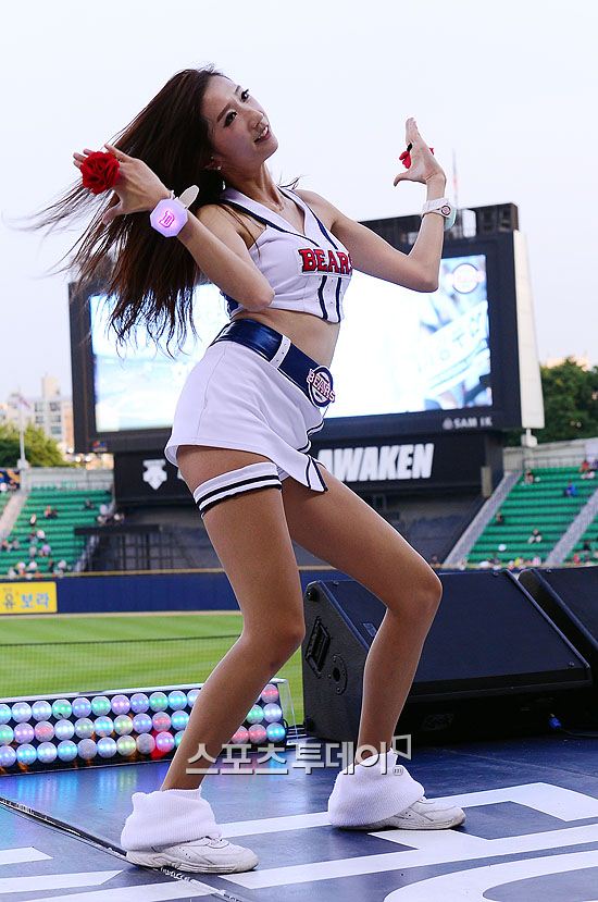 [포토] 두산 치어리더, 섹시한 골반라인