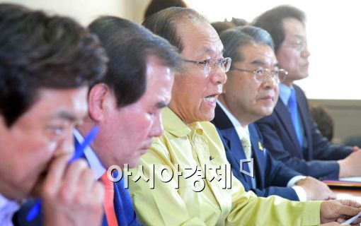 [메르스 공포] 황우여 "휴업 결정 시 여러가지 고려해 신중히 결정해야"(1보)