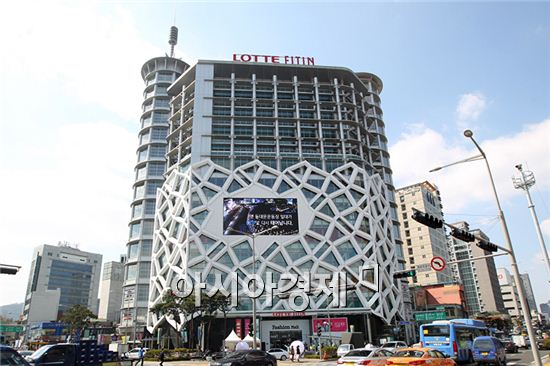 [10조行 열차에 올라타라] 롯데-中企 '양다리 共生' 작전