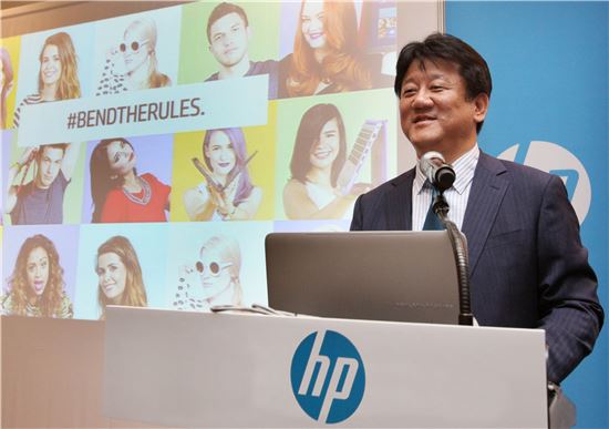 HP "360도 회전하는 노트북, 49만원대…'밀레니얼 세대' 잡는다"