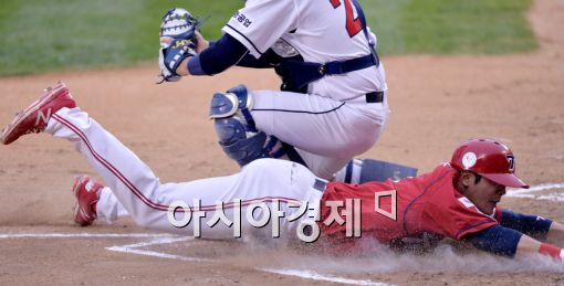 [포토]김민우, '홈 터치도 태그도 안 됐어!'