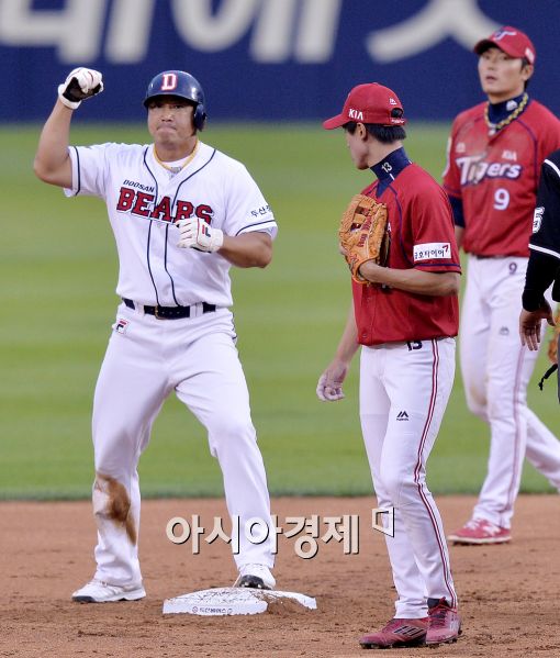 [포토]홍성흔, '나 도루 성공했어'