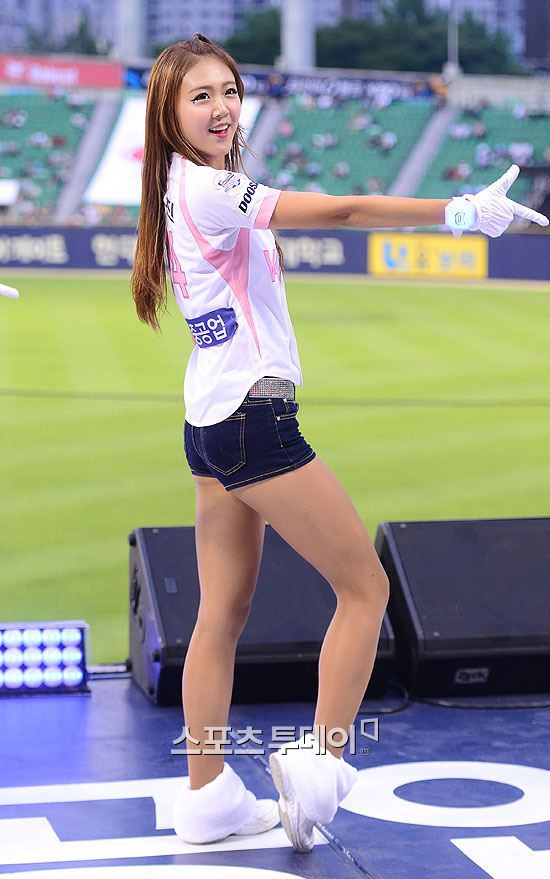 [포토] 두산 치어리더, 봉긋한 힙라인